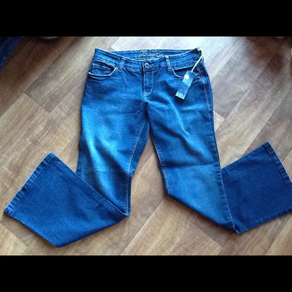 ❤️❤️dELIA'S Bailey Denim Blue Jeans 9/10 Short NWT